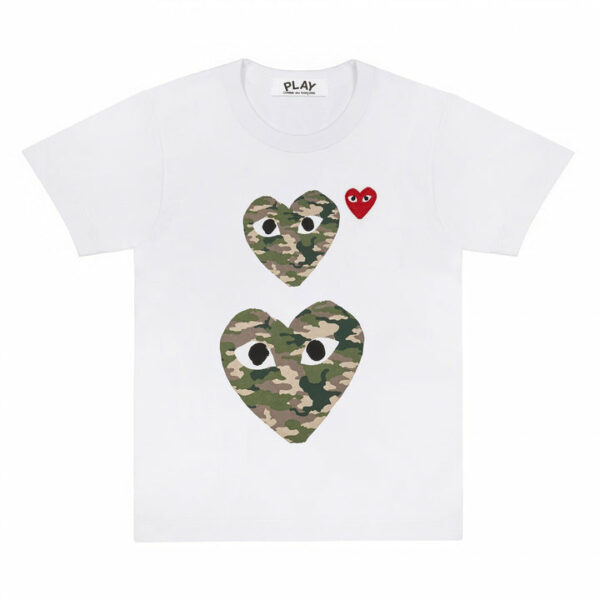 PLAY WHITE T-SHIRT WITH CAMO PRINTED SMALL AND BIG HEARTS